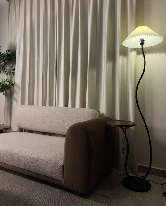 مصباح أرضي كريمي من القماش المنحني مع طاولة 3