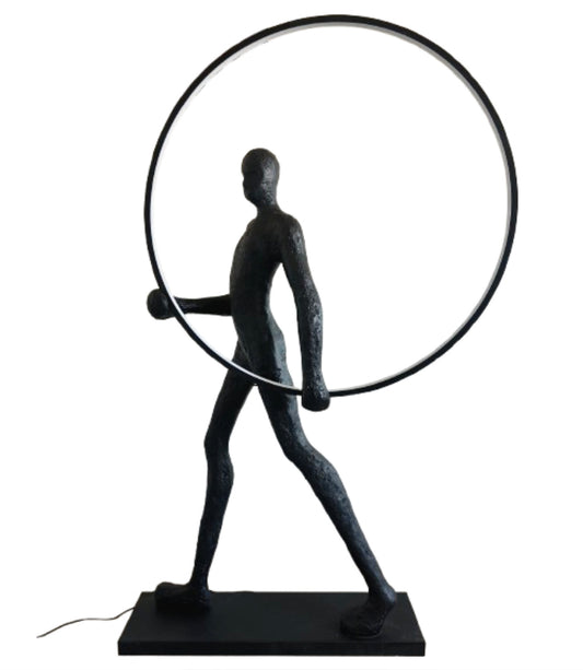 مصباح ورقي على شكل إنسان